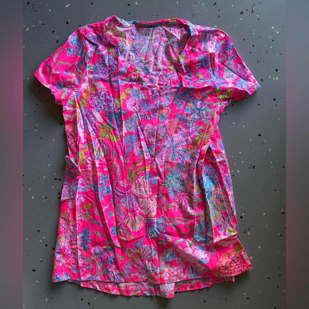 Lilly Pulitzer scoop neck tshirt